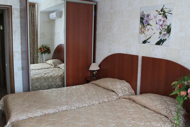 Room 6 of 82