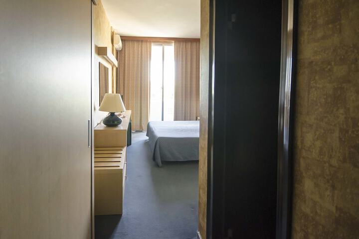 Room 14 of 36