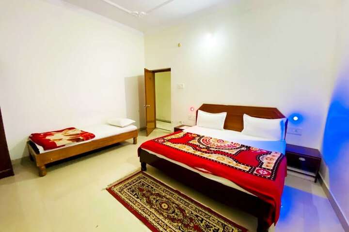 Room 10 of 16