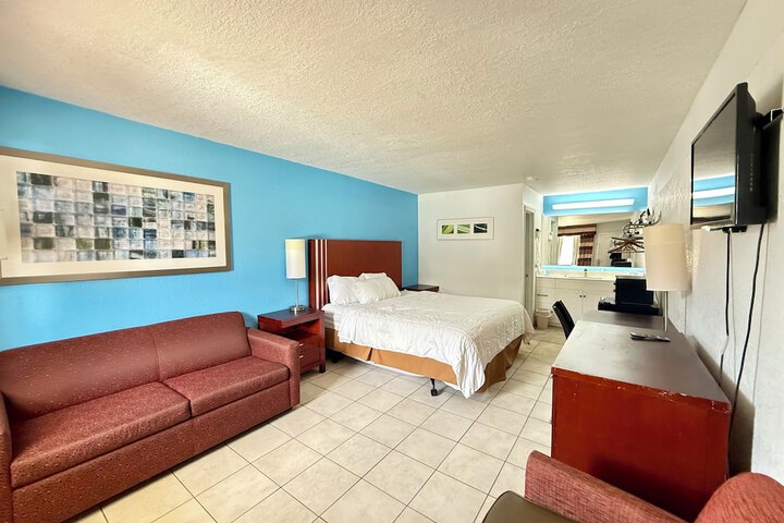 Room 6 of 10