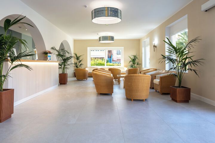 Entrance & Lobby