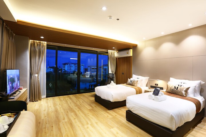 Room 27 of 95