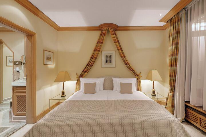 Room 44 of 82