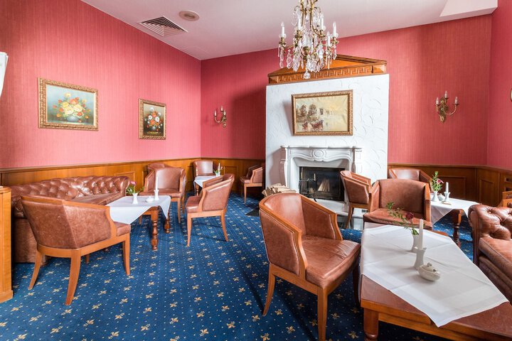 Entrance & Lobby