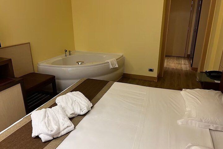 Room 112 of 233