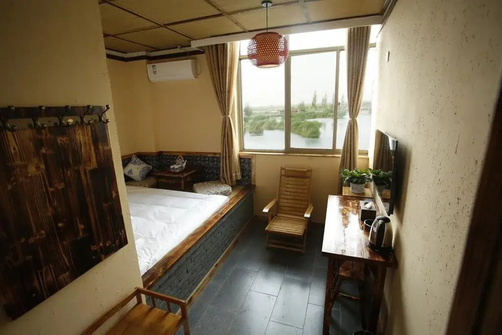 Room 4 of 16