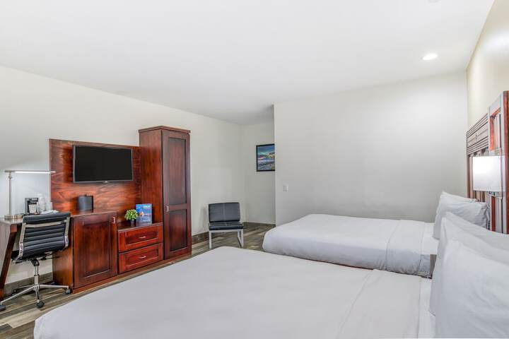 Deluxe 2 Queen Beds (9 of 10)