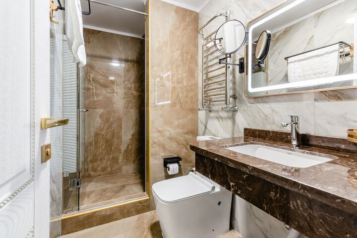 Room 10 of 20