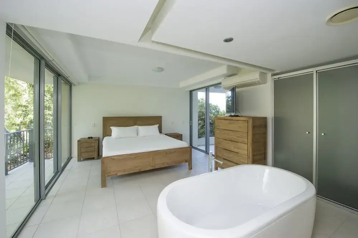 Room 4 of 13