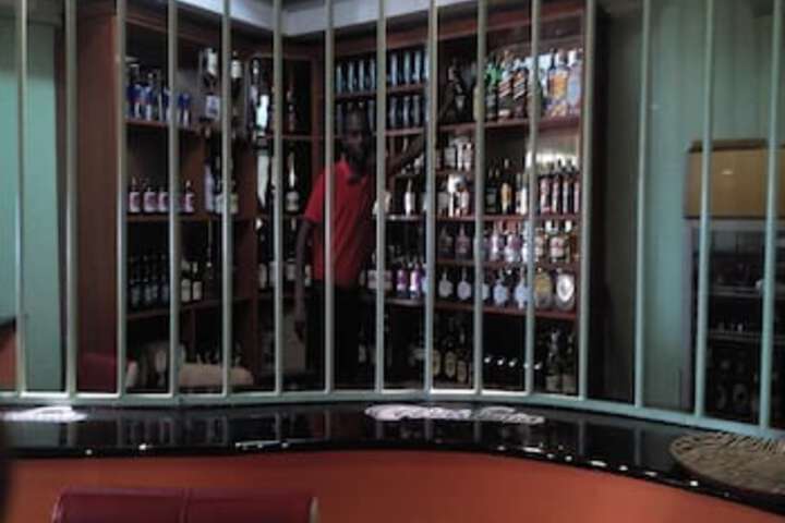 Lounge 8 of 8