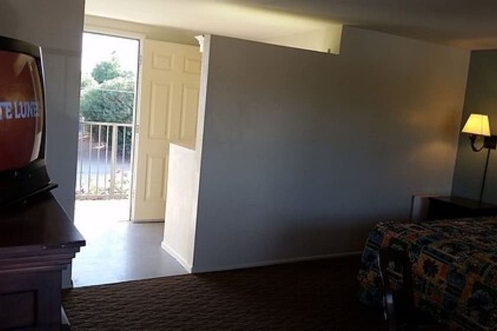 Room 2 of 8