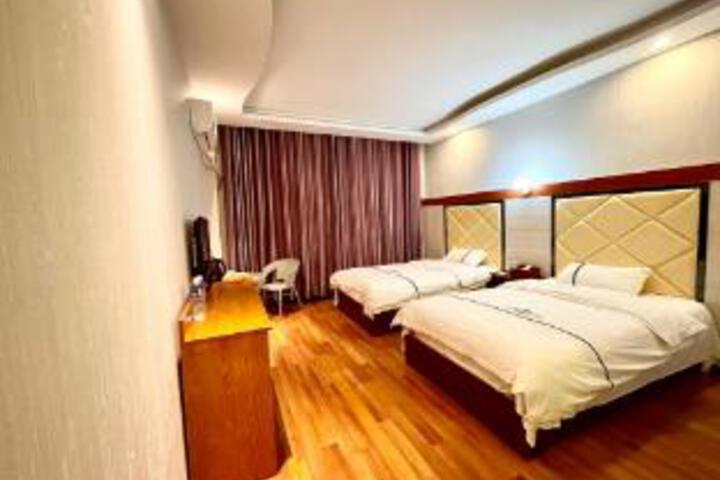 Room 12 of 12
