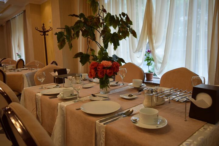 Dining 36 of 40