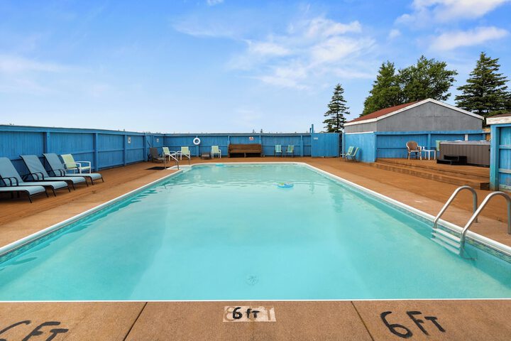 Pool 33 of 78