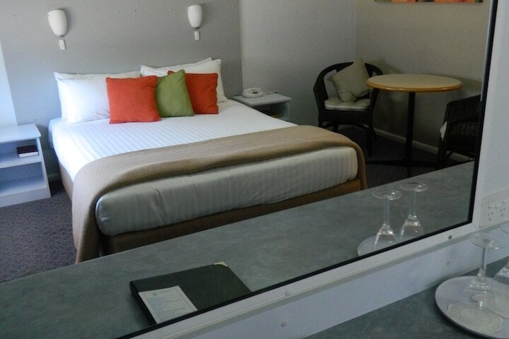 Room 9 of 37