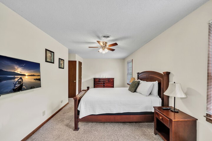 Room 53 of 180