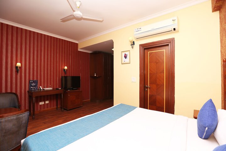 Room 9 of 17