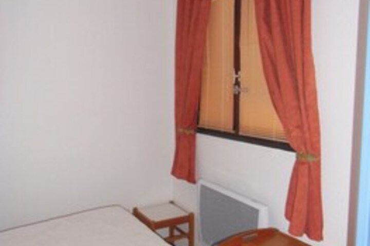 Room 12 of 17