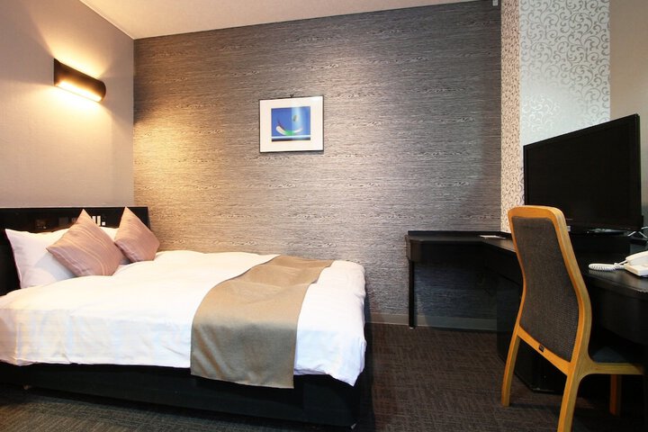Room 4 of 25