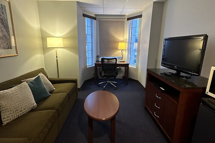 Room 10 of 65