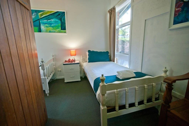 Room 4 of 13