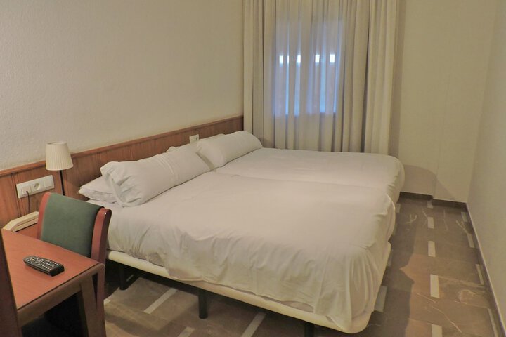 Room 8 of 48