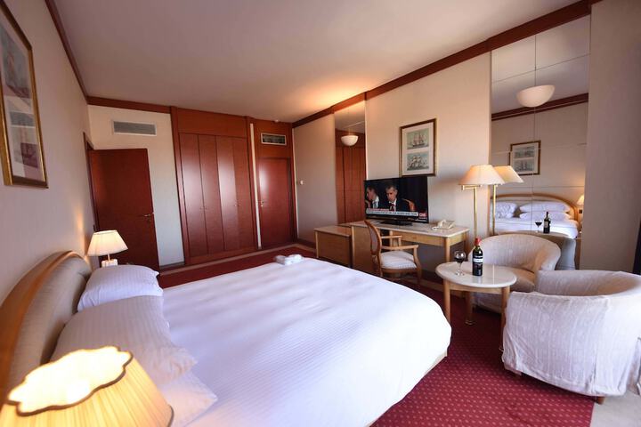 Room 7 of 45