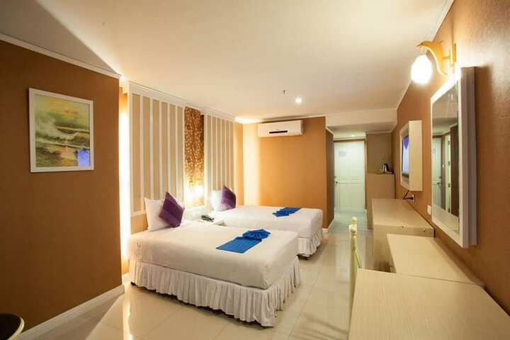 Room 12 of 41