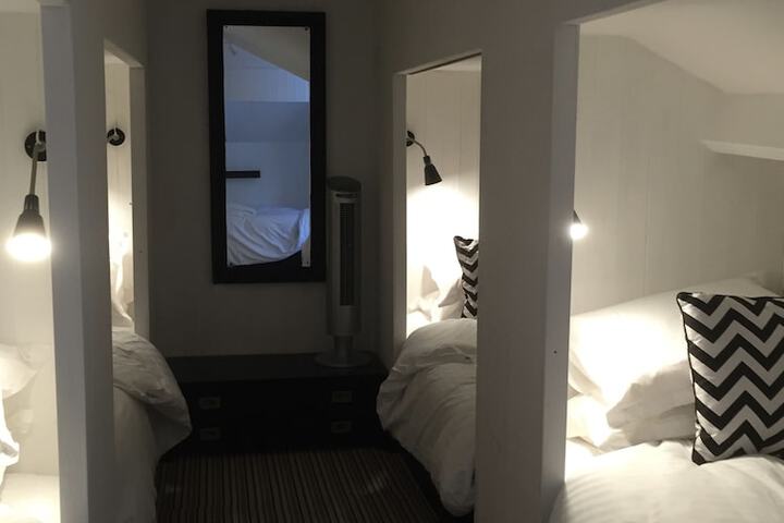 Room 9 of 25