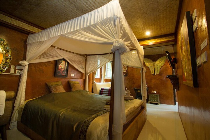 Room 14 of 33