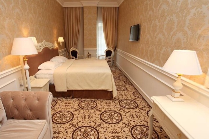 Room 4 of 36
