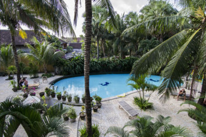 Pool 32 of 40