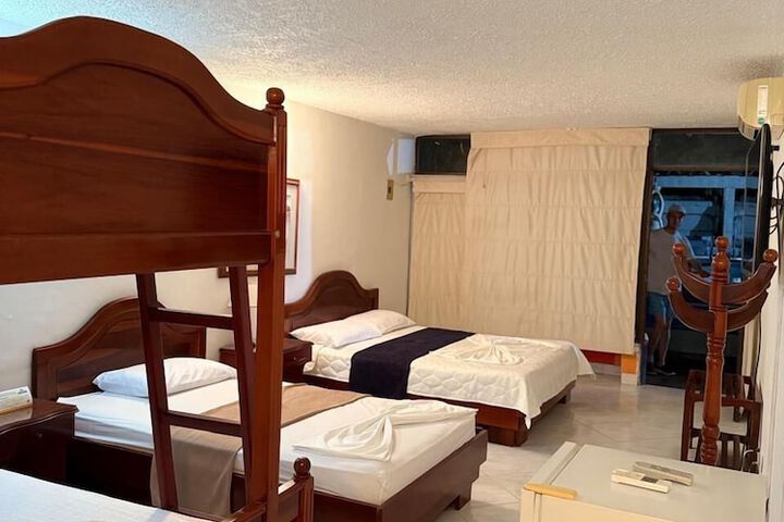 Room 4 of 6