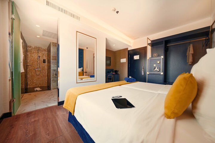 Room 13 of 65