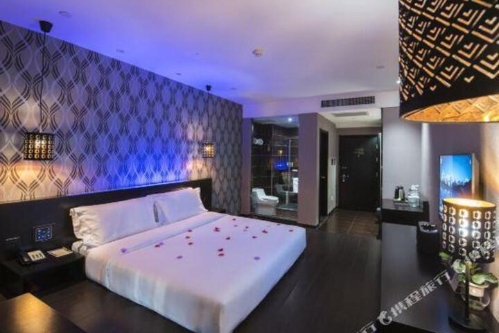 Wanlong Hotel (Baoding High-tech Zone Baobai Shopping Plaza Store)