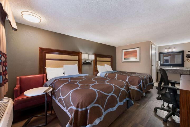 1 Double Bed Accessible (17 of 18)
