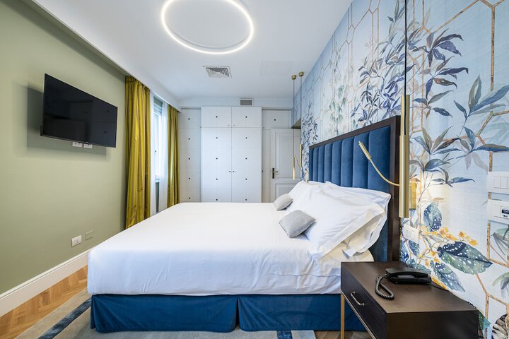 Room 7 of 76