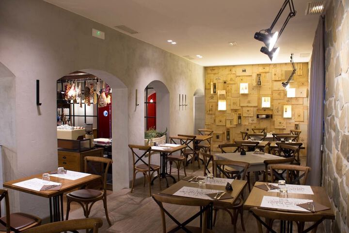 Dining 48 of 73