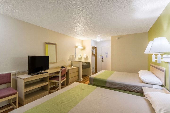 Room 18 of 38