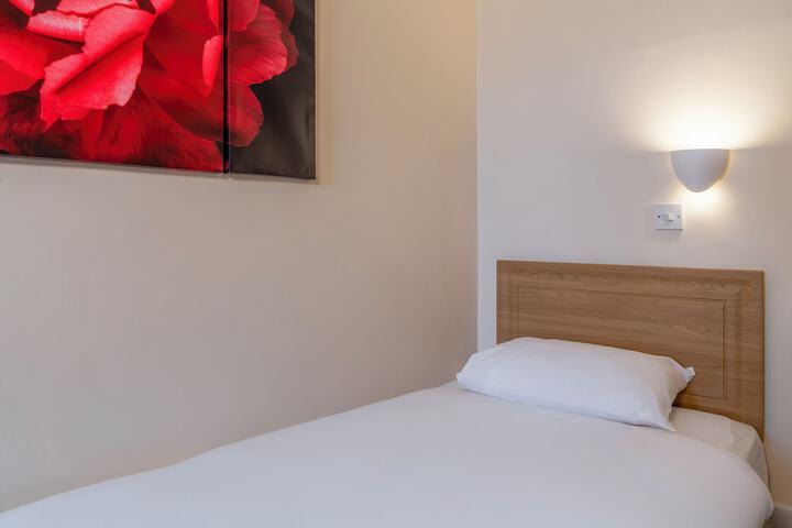 Room 40 of 92
