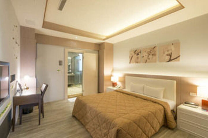 Room 43 of 84
