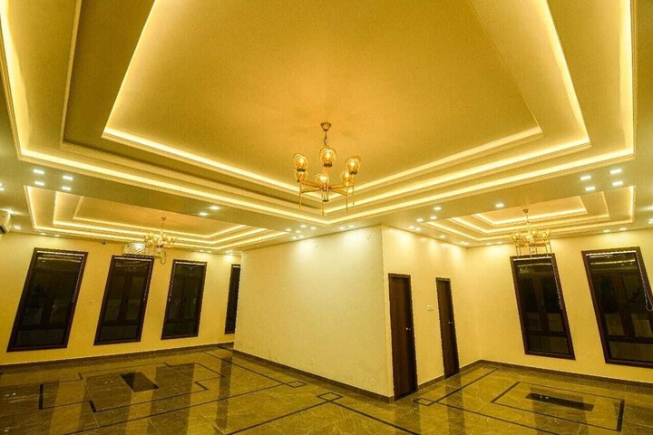 Ballroom/Hall 7 of 13