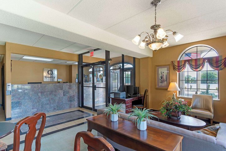 Entrance & Lobby