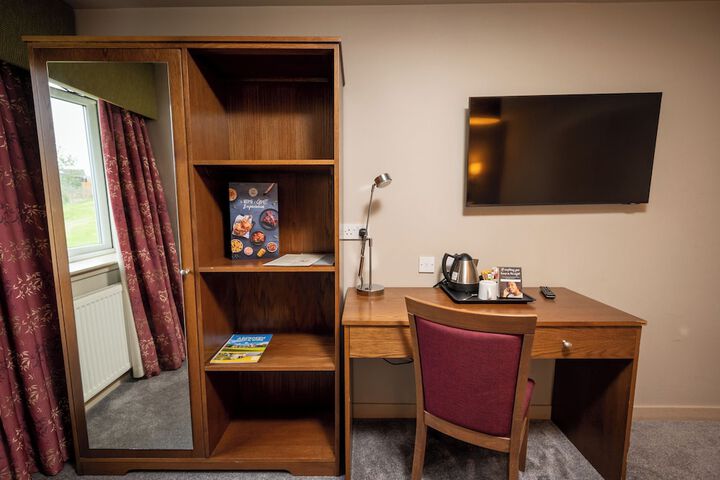 Room 8 of 25