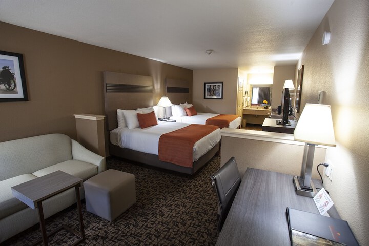 2 Queen Beds (8 of 8)