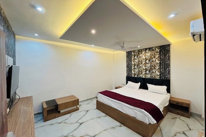 Room 15 of 31