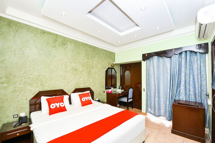 Room 13 of 33