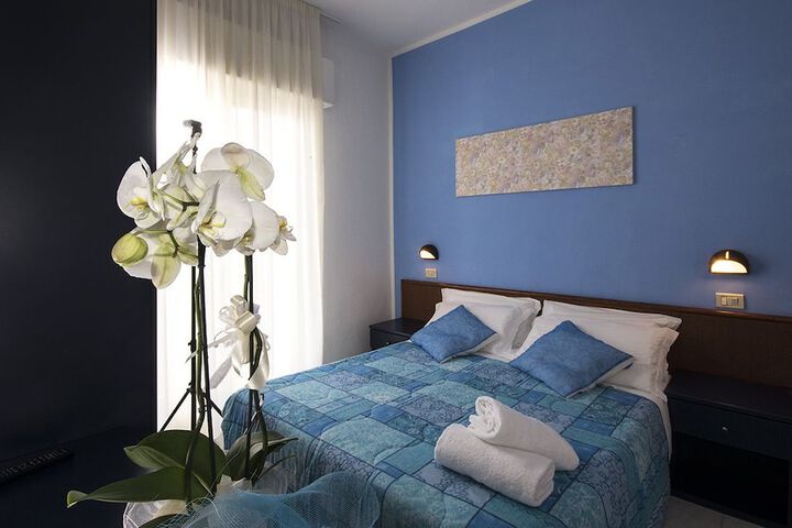 Room 14 of 34