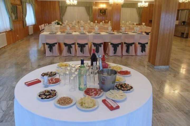 Ballroom/Hall 54 of 66