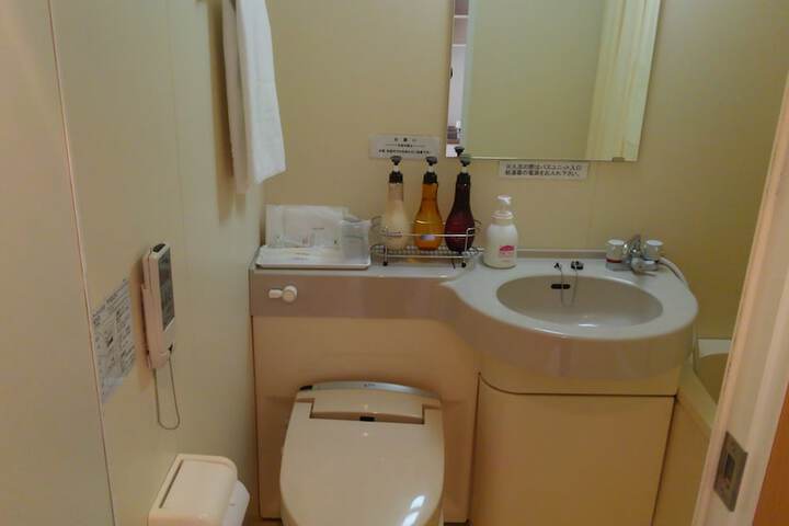 Room 18 of 38